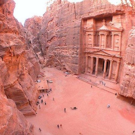 Petra Guests Hotel Вади Муса Экстерьер фото